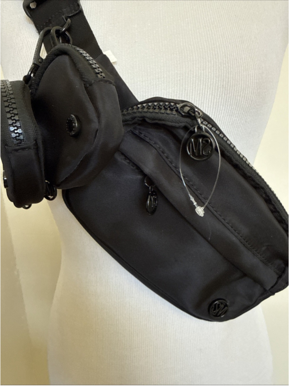 Steve Madden Crossbody Bag Fanny Pack Sling Belt AirPod Case Coin Case NWOT - Picture 4 of 4